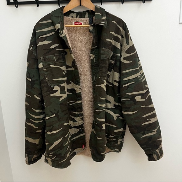 Wrangler Other - Wrangler Green Camouflage Sherpa Lined 100% Cotton Field Jacket 2XL